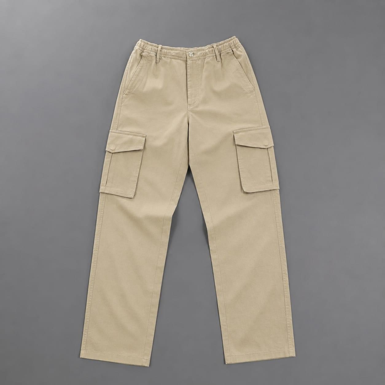 "Casual men’s cargos in breathable cotton fabric"
